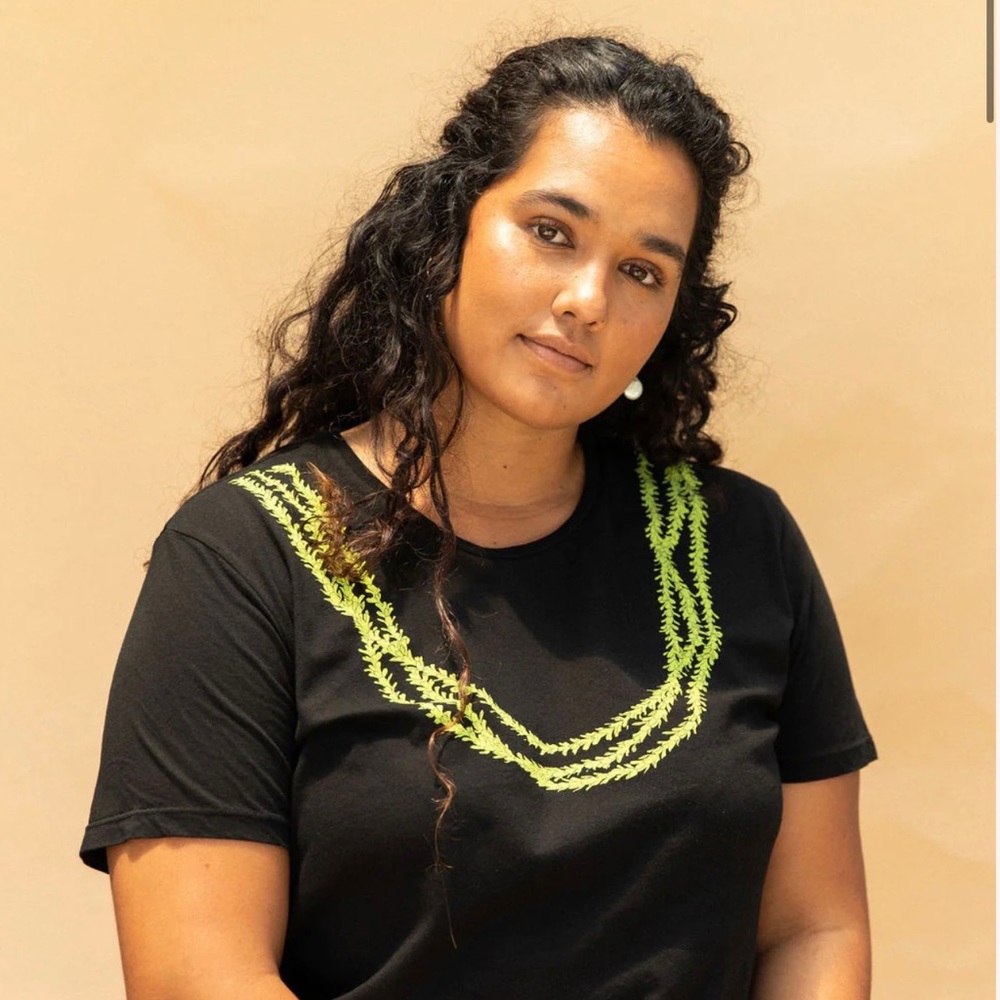 Lei Pakalana Tee- Black